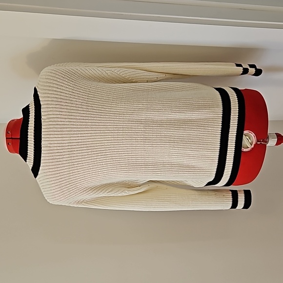 Bishop and young sweater - Picture 2 of 2